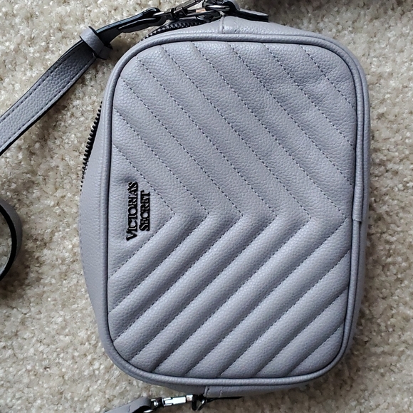Victoria's Secret Handbags - NWOT Victoria's secret crossbody gray